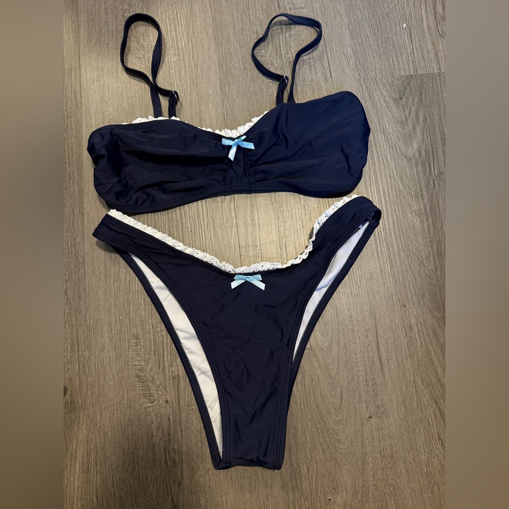 🩵Navy Blue Bikini Set with Lace Trim & Bows – Size Medium (Never Worn)